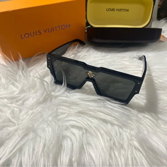 Louis Vuitton Black Sunglasses - Picture 3 of 7